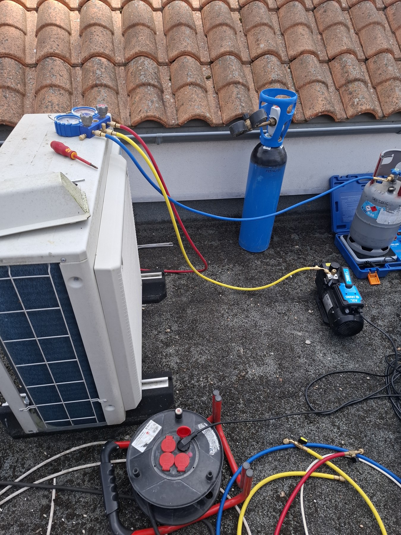 Tirage au vide d'un circuit frigorifique lors d'une intervention